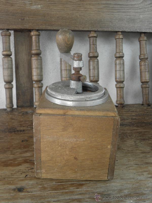 Antig&uuml;edades: Molinillo de cafe antiguo en madera y aluminio - Foto 3