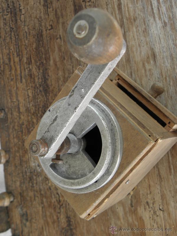 Antig&uuml;edades: Molinillo de cafe antiguo en madera y aluminio - Foto 4