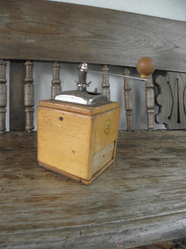 Antig&uuml;edades: Molinillo de cafe antiguo - marca MEFA - madera y metal - Foto 2