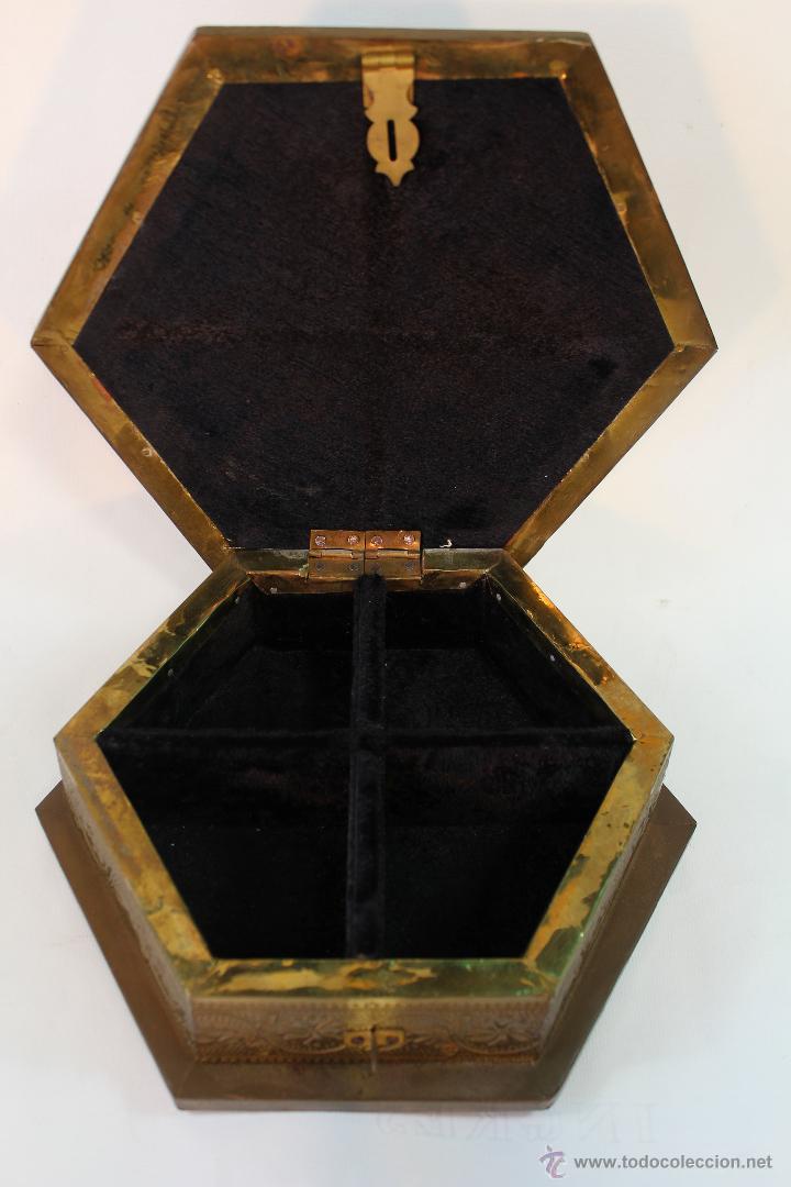 Antig&uuml;edades: CAJA JOYERO EN MADERA Y LATON - Foto 2