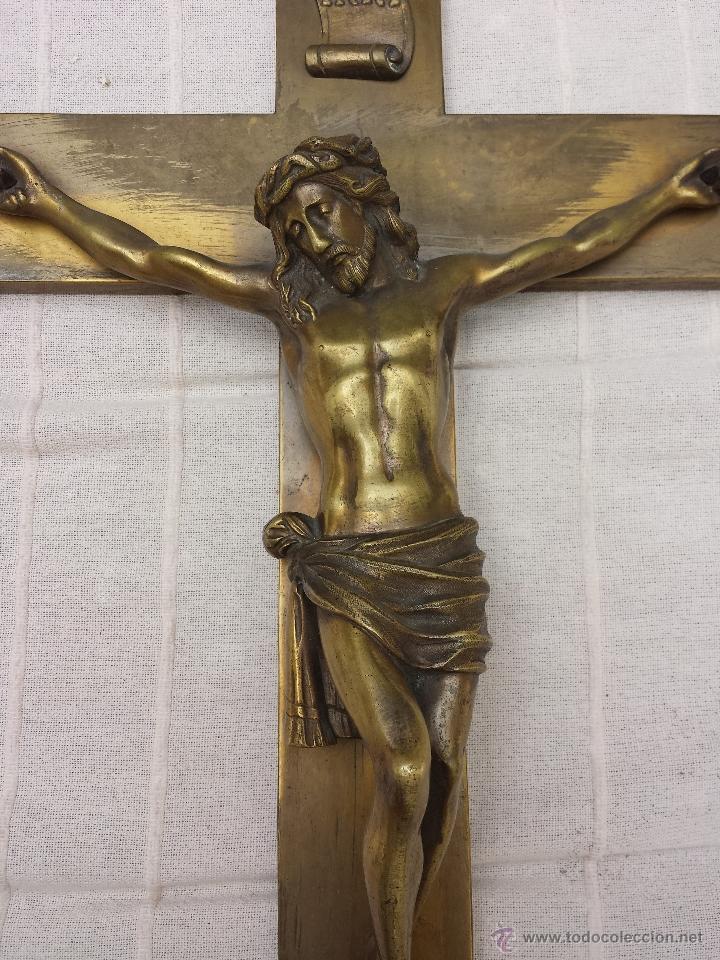 Antig&uuml;edades: Crucifijo de bronce antiguo - Foto 2