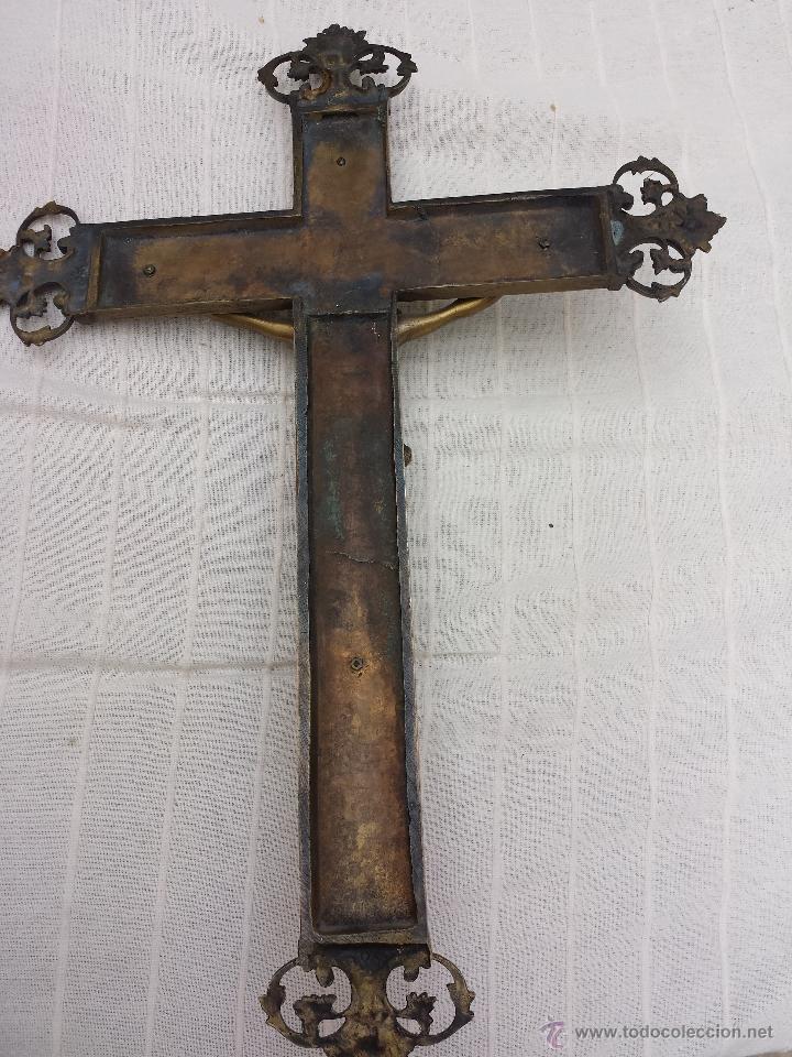 Antig&uuml;edades: Crucifijo de bronce antiguo - Foto 3