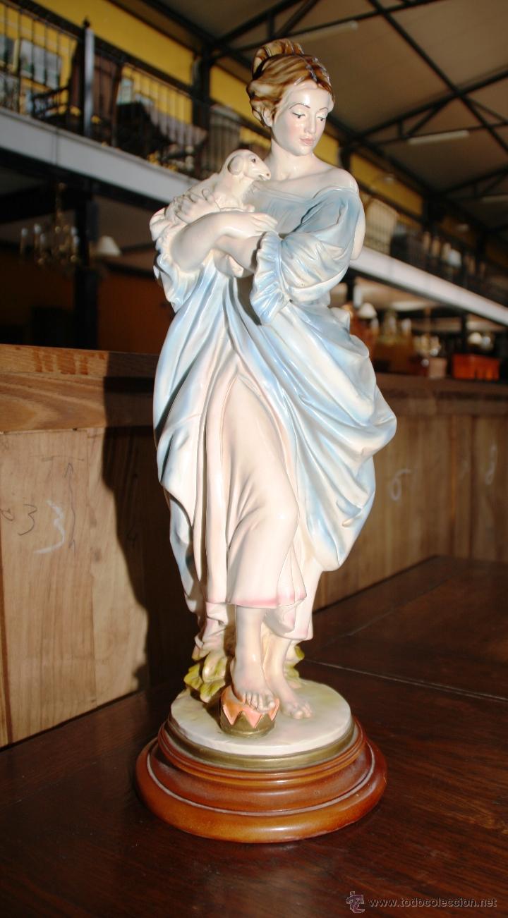 Antig&uuml;edades: FIGURA DE MUJER EN YESO. REF. 5866 - Foto 1