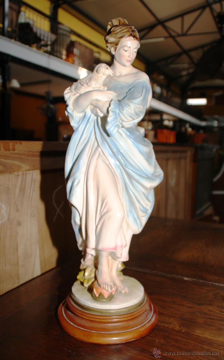 Antig&uuml;edades: FIGURA DE MUJER EN YESO. REF. 5866 - Foto 2