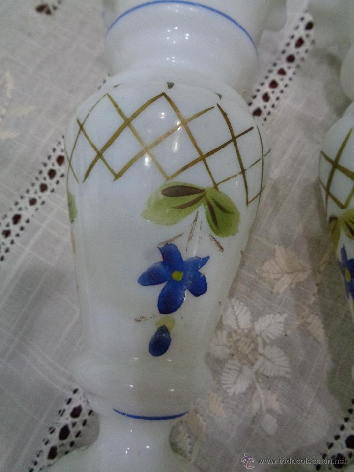 Antig&uuml;edades: PAREJA DE FLOREROS OPALINA RIZADA - Foto 3