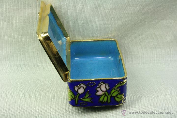 Antig&uuml;edades: Caja grande de esmalte cloisonn&eacute;. - Foto 3