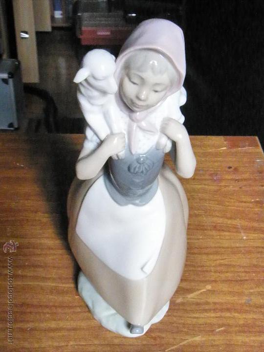 Antig&uuml;edades: FIGURA NAO (LLADRO) PASTORCILLA CON CORDERILLO - Foto 1