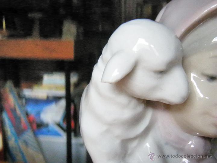 Antig&uuml;edades: FIGURA NAO (LLADRO) PASTORCILLA CON CORDERILLO - Foto 2