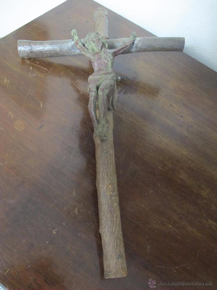 Antig&uuml;edades: TALLA DE MADERA . CRUCIFIIJO - Foto 1