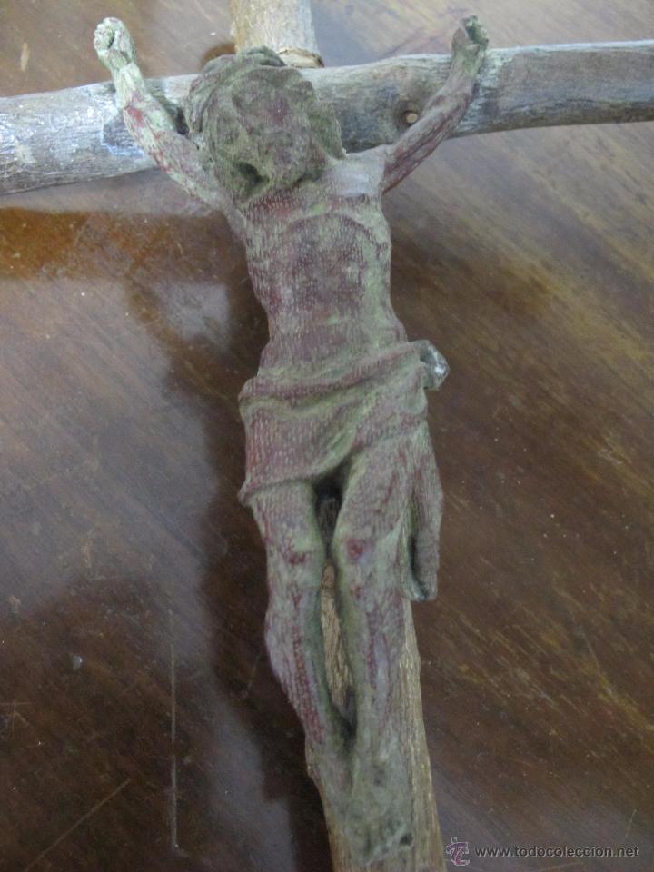 Antig&uuml;edades: TALLA DE MADERA . CRUCIFIIJO - Foto 2