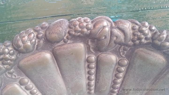 Antig&uuml;edades: antiguo centro de mesa de alpaca. - Foto 3
