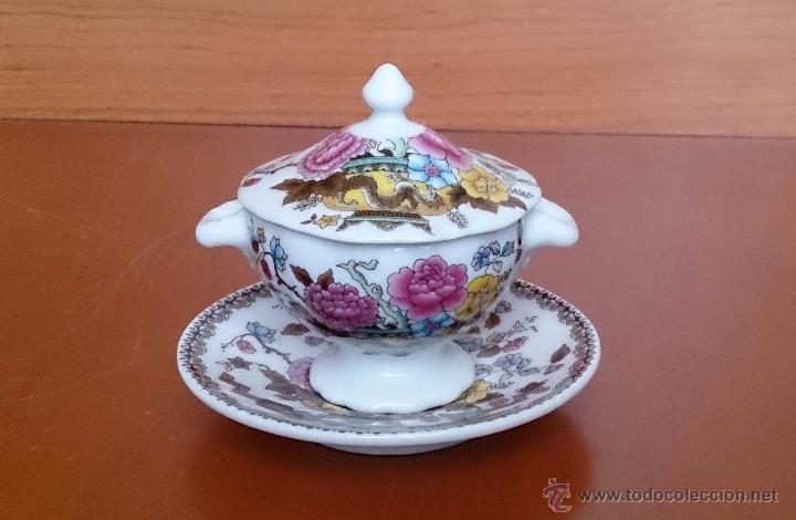 Antigüedades: Bella sopera en porcelana policromada con motivos florales de colección con bandeja a juego, sellada - Foto 3 - 49643022