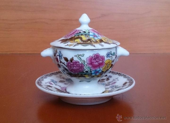 Antigüedades: Bella sopera en porcelana policromada con motivos florales de colección con bandeja a juego, sellada - Foto 5 - 49643022