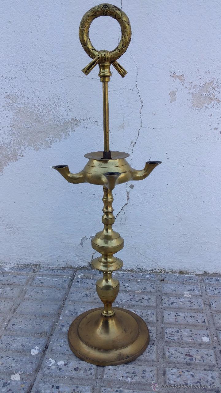 Antig&uuml;edades: antigua lampara de laton. - Foto 1