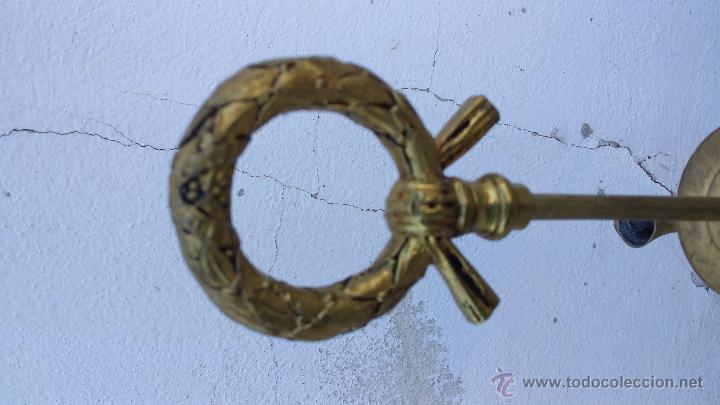 Antig&uuml;edades: antigua lampara de laton. - Foto 3