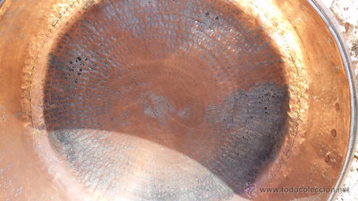 Antig&uuml;edades: antigua y gran cazuela de cobre. - Foto 2