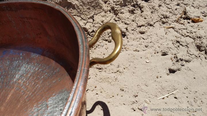 Antig&uuml;edades: antigua y gran cazuela de cobre. - Foto 5
