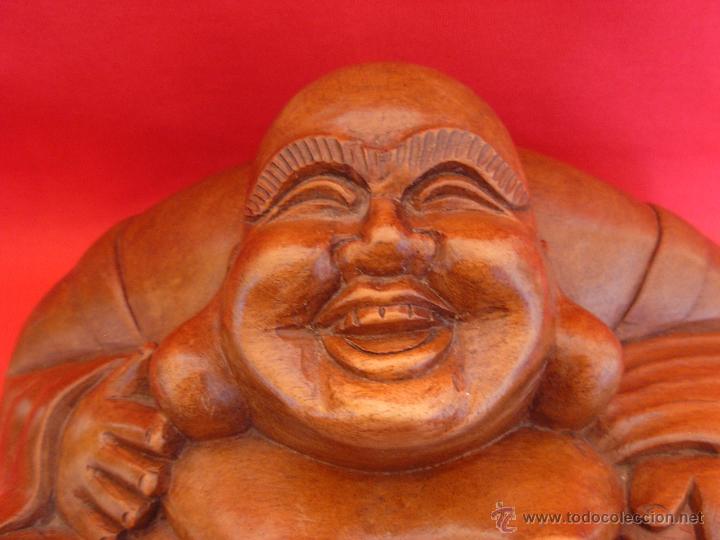 Antig&uuml;edades: Simp&aacute;tica y antigua talla de madera maciza de Buda - Foto 4