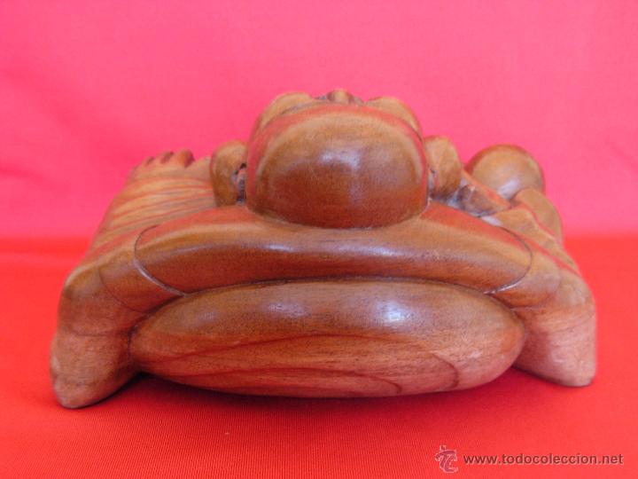 Antig&uuml;edades: Simp&aacute;tica y antigua talla de madera maciza de Buda - Foto 6
