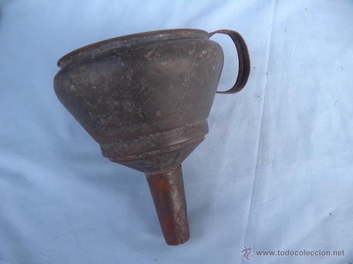 Antig&uuml;edades: ANTIGUO EMBUDO DE ZINC - Foto 1
