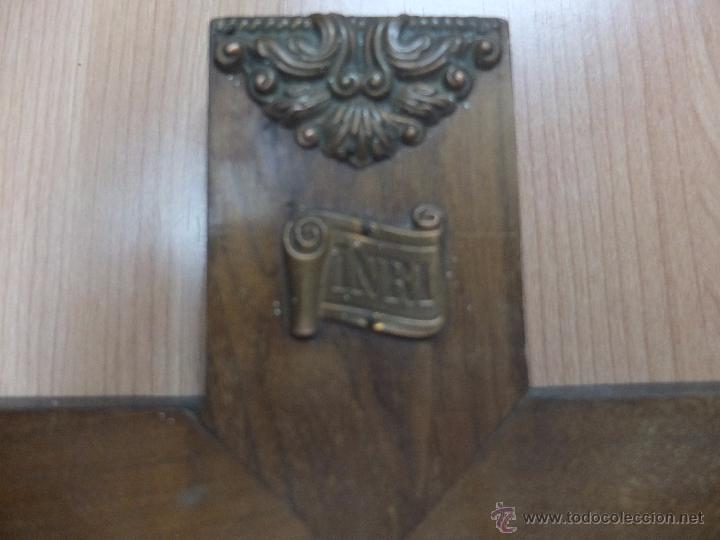 Antig&uuml;edades: cruz de madera y cristo de metal - Foto 3