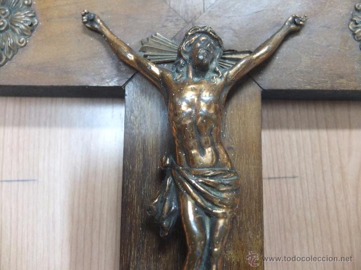 Antig&uuml;edades: cruz de madera y cristo de metal - Foto 6