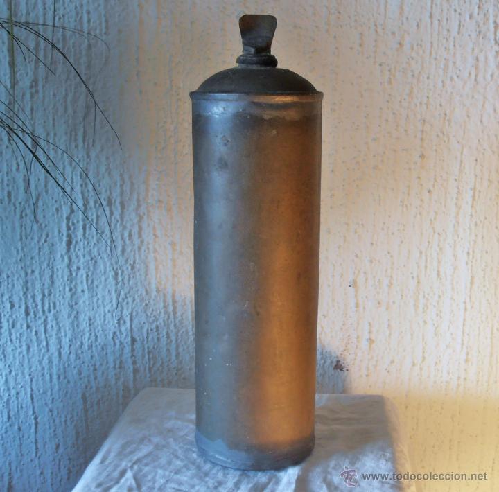 Antig&uuml;edades: BOTELLA DE LATON, CALIENTACAMA - Foto 1