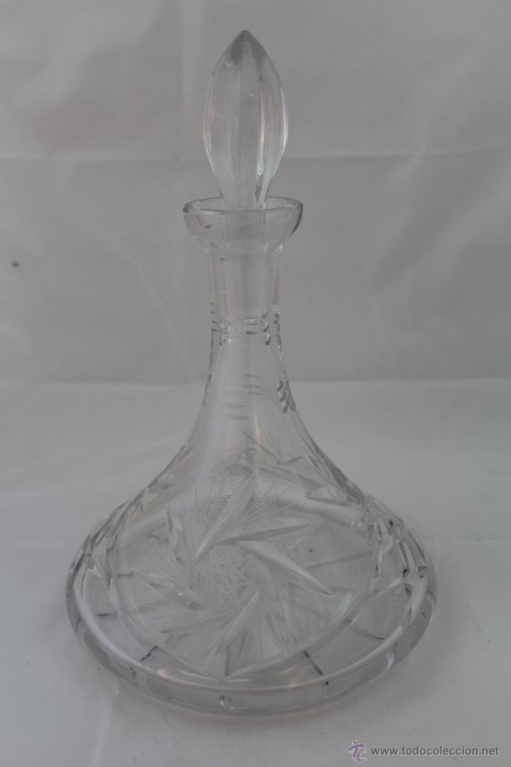 Antig&uuml;edades: botella decantador en cristal tallado - Foto 1
