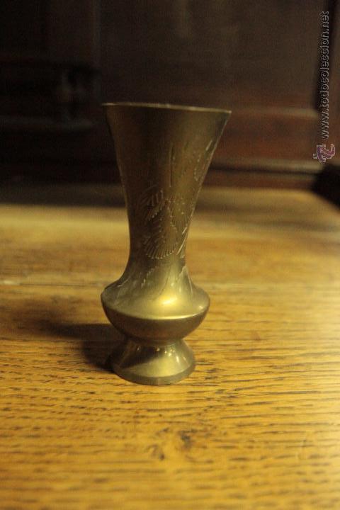 Antig&uuml;edades: Peque&ntilde;o jarr&oacute;n de 9 cm en bronce repujado - Foto 1