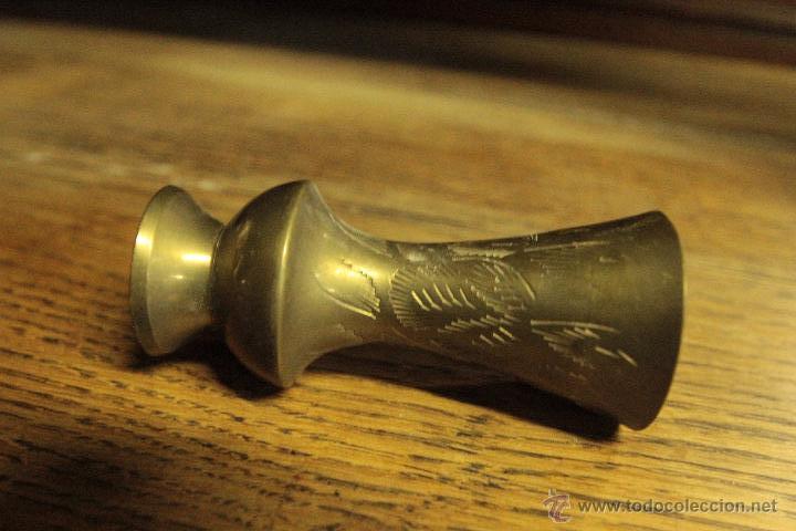 Antig&uuml;edades: Peque&ntilde;o jarr&oacute;n de 9 cm en bronce repujado - Foto 5