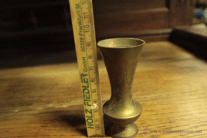 Antig&uuml;edades: Peque&ntilde;o jarr&oacute;n de 9 cm en bronce repujado - Foto 6