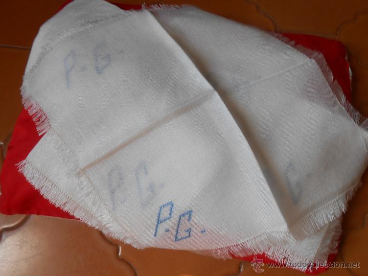 Antig&uuml;edades: SERVILLETAS iniciales bordadas P G - Foto 2
