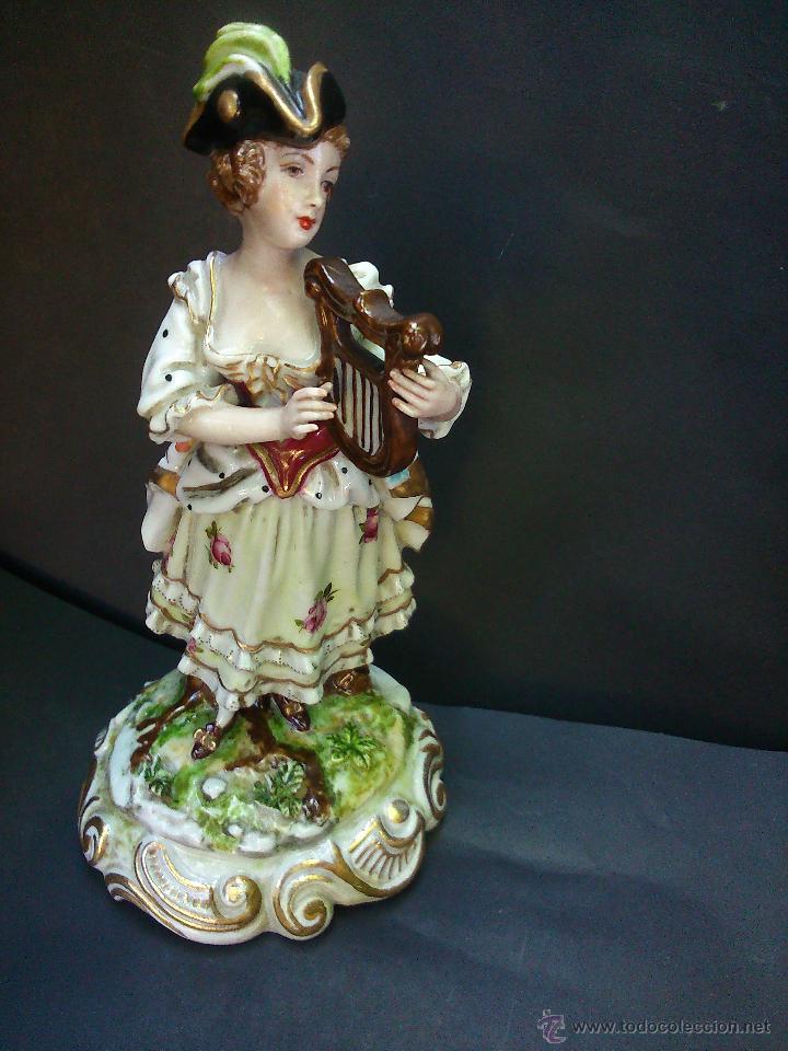 Antig&uuml;edades: * IMPORTANTE PORCELANA .21CM - Foto 1