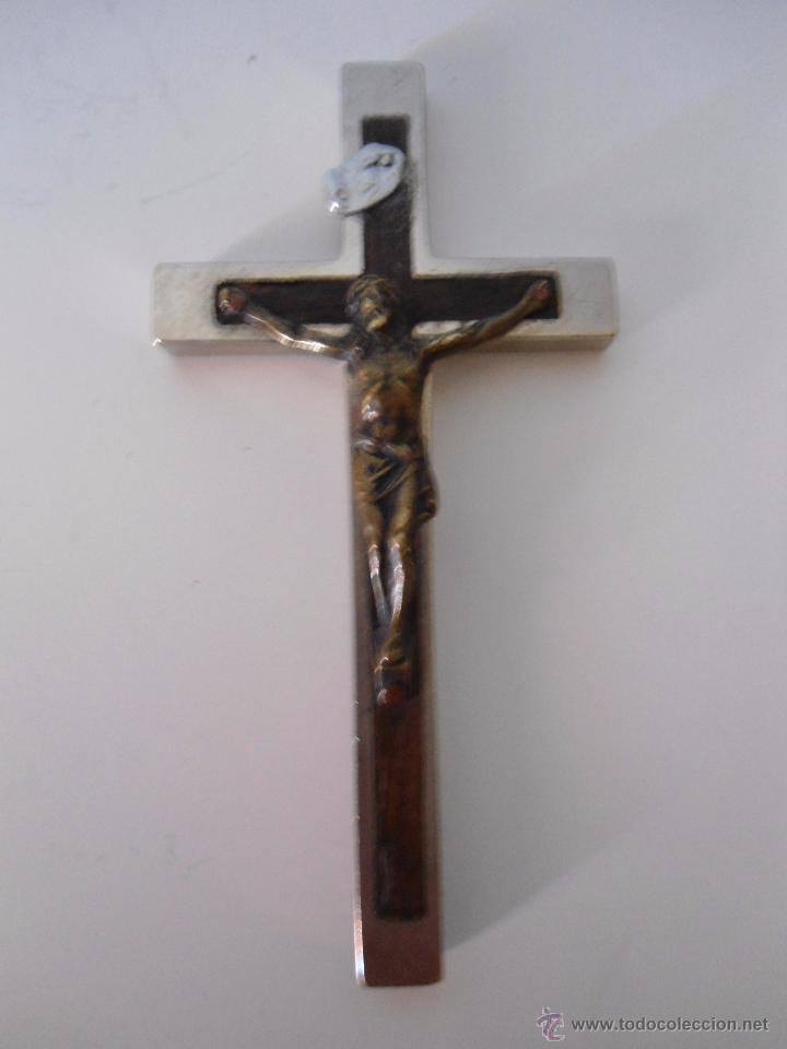 Antig&uuml;edades: CRUCIFIJO DE METAL Y MADERA - Foto 1