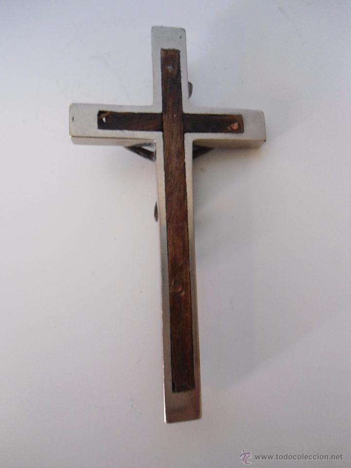 Antig&uuml;edades: CRUCIFIJO DE METAL Y MADERA - Foto 2