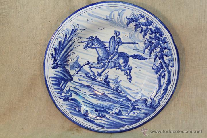 Antig&uuml;edades: plato en ceramica de talavera - Foto 1