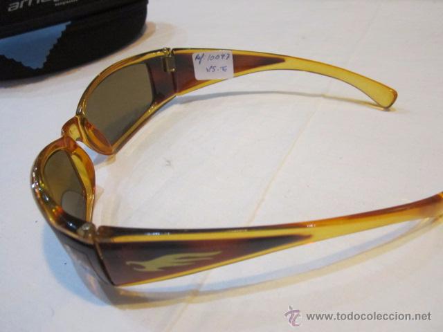 Antig&uuml;edades: Gafas de sol Arnette con su funda. 13 x 3,5 cms. - Foto 3