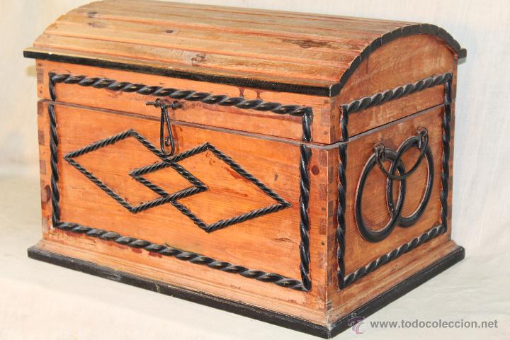 Antig&uuml;edades: BAUL - COFRE EN MADERA - Foto 1