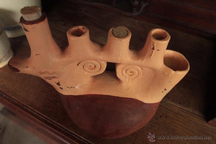 Antig&uuml;edades: Antiguo y raro botijo de cer&aacute;mica - Foto 2