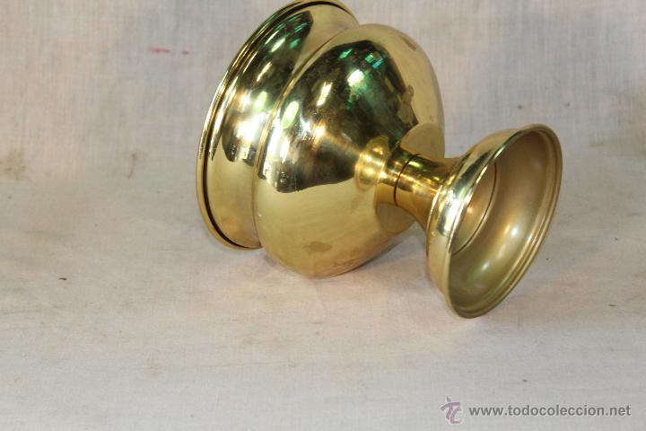 Antig&uuml;edades: FLORERO EN METAL DORADO - Foto 2