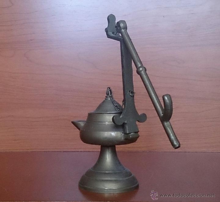 Antig&uuml;edades: L&aacute;mpara antigua de aceite en bronce . - Foto 6