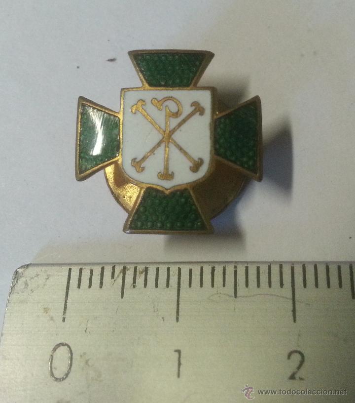 Antig&uuml;edades: Insignia de ojal religiosa - Foto 1