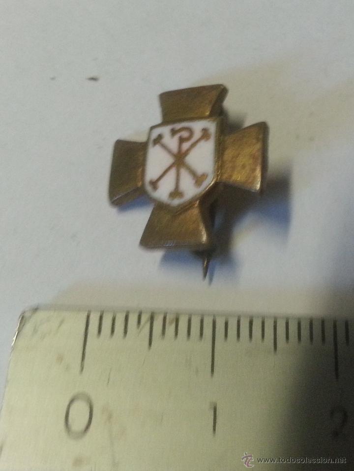 Antig&uuml;edades: Insignia de aguja religiosa - Foto 1