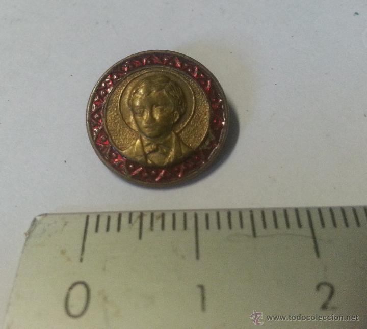 Antig&uuml;edades: Insignia de aguja religiosa - Foto 1