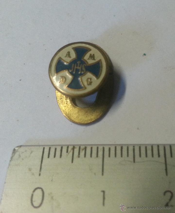 Antig&uuml;edades: Insignia de ojal AMDG - Foto 1