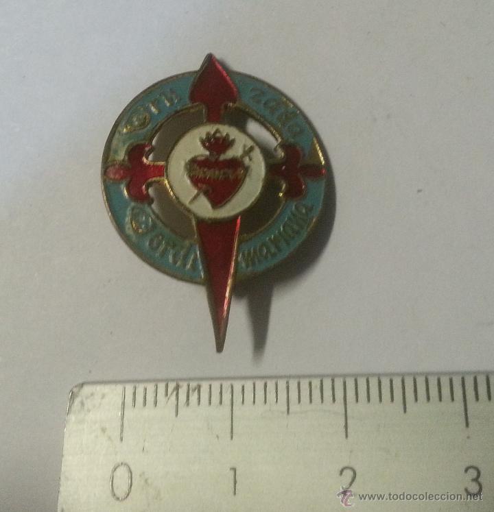 Antig&uuml;edades: Insignia de aguja, cruzada mariana - Foto 1