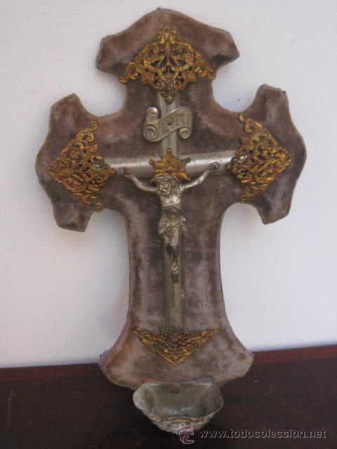 Antig&uuml;edades: ANTIGUO CRUCIFIJO CON PILA BENDITERA. - Foto 1