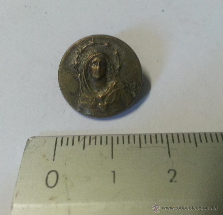 Antig&uuml;edades: Insignia de aguja religiosa, virgen - Foto 1
