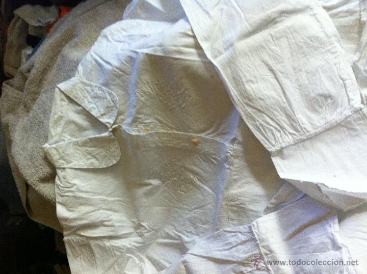 Antig&uuml;edades: Antiguo camis&oacute;n de algod&oacute;n blanco con bordados. - Foto 3