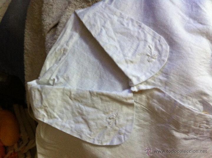 Antig&uuml;edades: Antiguo camis&oacute;n de algod&oacute;n blanco con bordados. - Foto 4